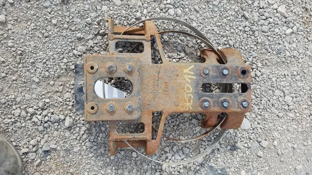 2017 Volvo VNL Bracket - Lomoca Heavy Truck Parts