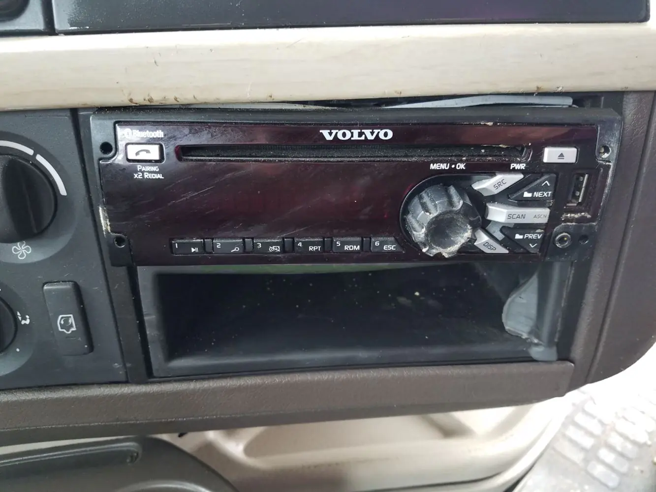 Vehicle Control Module Volvo 2017 Volvo VNL Dash Control Module - Lomoca Heavy Truck Parts