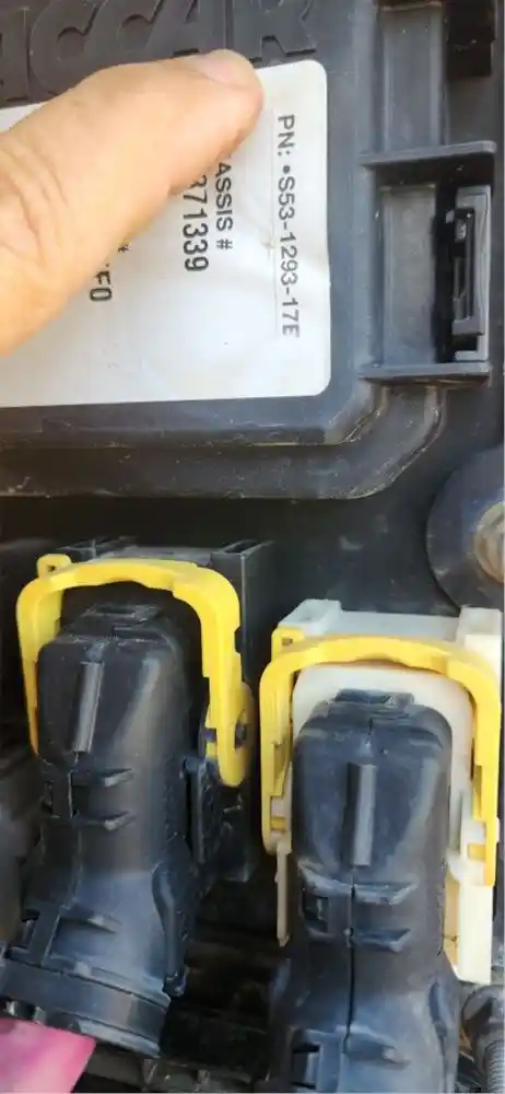 2017 Peterbilt 567 Fuse Box - Lomoca Heavy Truck Parts
