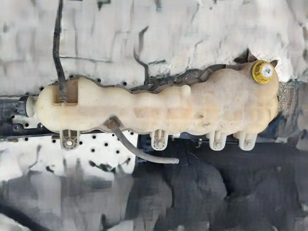 2019 Freightliner Cascadia 126 Coolant Reservoir - Lomoca Heavy Truck Parts