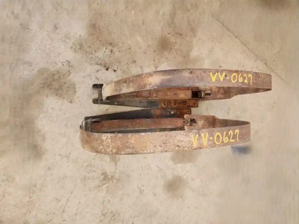 2012 Volvo VNL Bracket - Lomoca Heavy Truck Parts